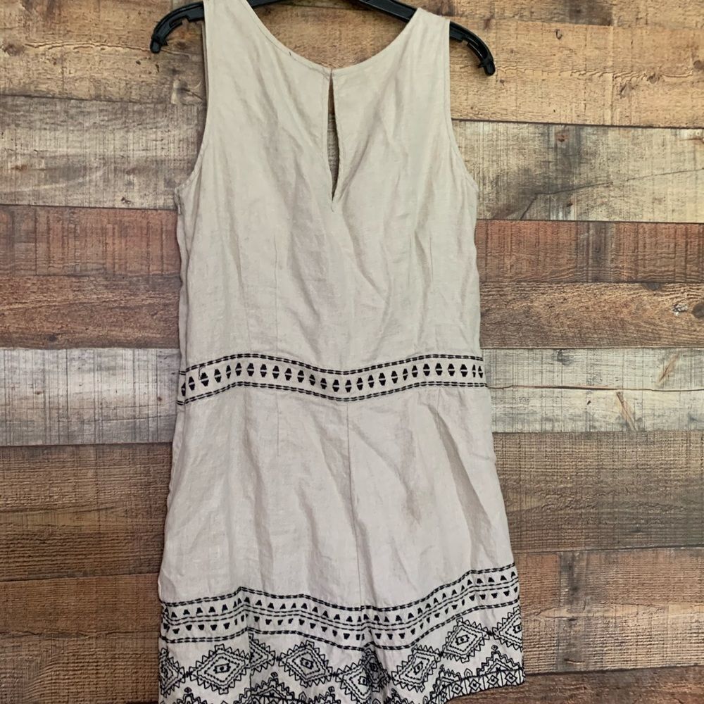 Loft‎ beige and black sleeveless shorts romper, size 10 - Picture 7 of 15